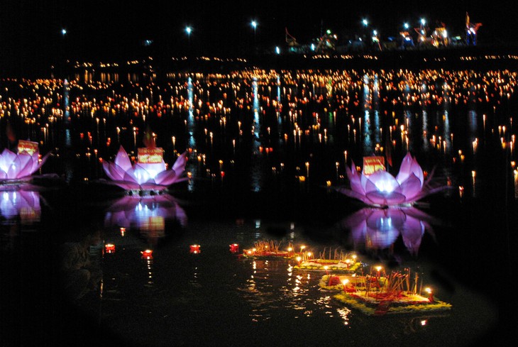 Young people pay tribute to martyrs - ảnh 1